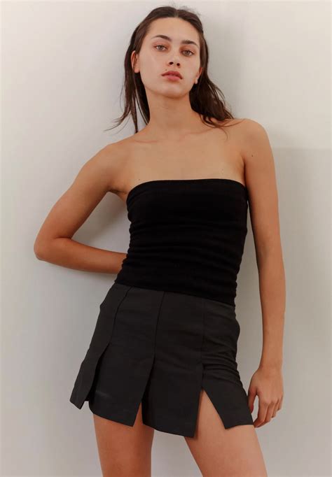 Big Boob Tubes: Unleashing Vintage Glamour and Nostalgia Today