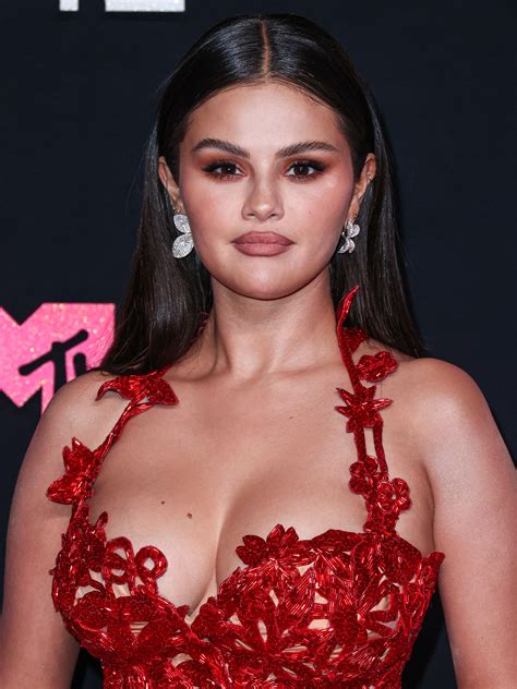 Selena Gomez: Latest on Sensational Celebrity Trend
