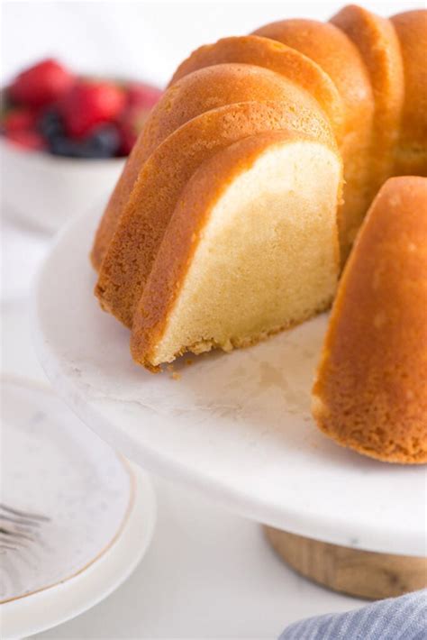 Best Sour Cream Pound Cake Recipe for Ultimate Moist Treats